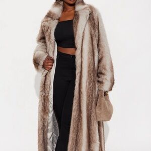 Luxurious Fur Coat in Brown and Cream